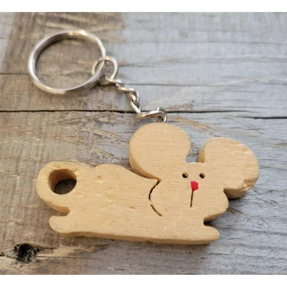 VINTAGE AVON Wooden Mouse Keychain‎ Novelty Animal Keyring Cute Charm